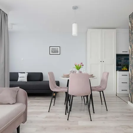 Cosy With A Balcony Close To The Park By Renters