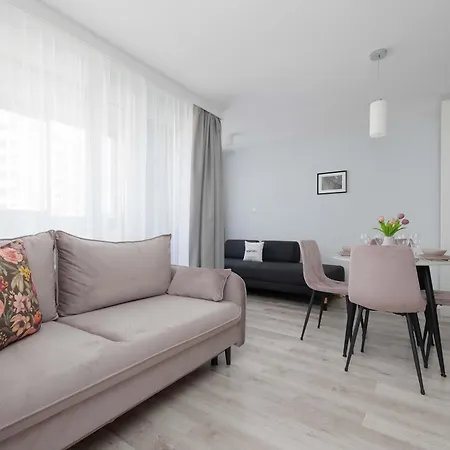 Cosy With A Balcony Close To The Park By Renters Warschau