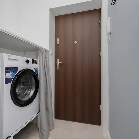 Cosy With A Balcony Close To The Park By Renters *